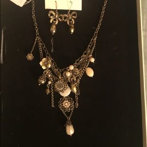 BOHM SET OF EARRINGS &  NECLAS